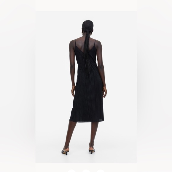 H&M pleated crossover dress - Picture 4 of 6